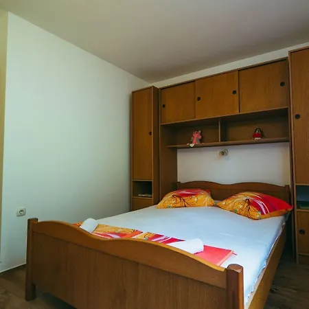 Lovre - Close To The Sea Брела