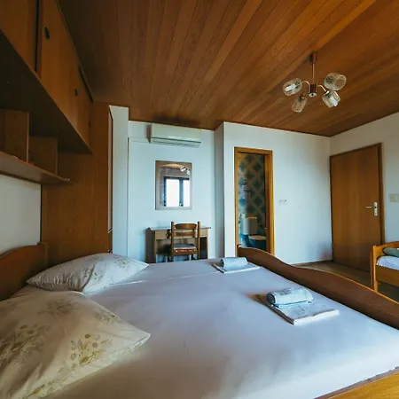 Lovre - Close To The Sea Apartment Brela
