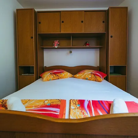 Lovre - Close To The Sea Apartment Brela