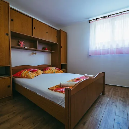 Lovre - Close To The Sea Apartment Brela