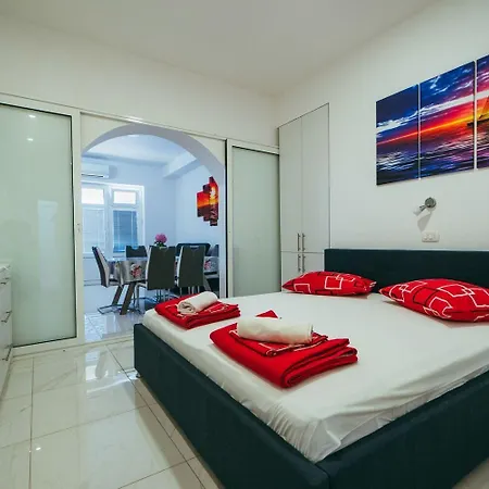 Apartment Lovre - Close To The Sea Brela
