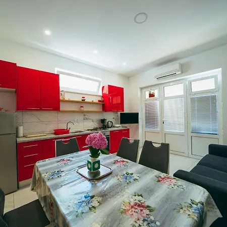 Lovre - Close To The Sea Apartment *