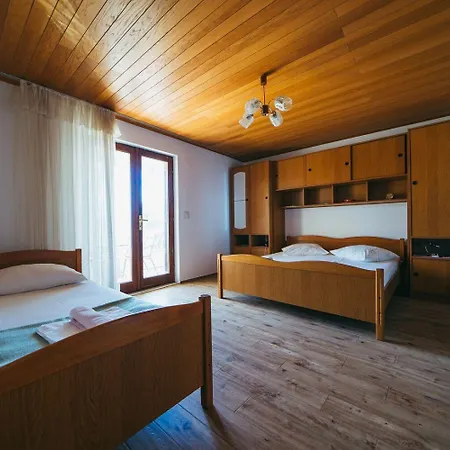 Lovre - Close To The Sea Apartment Brela