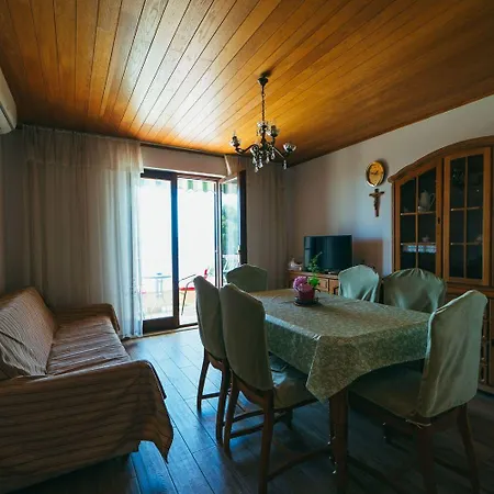 Lovre - Close To The Sea Apartment