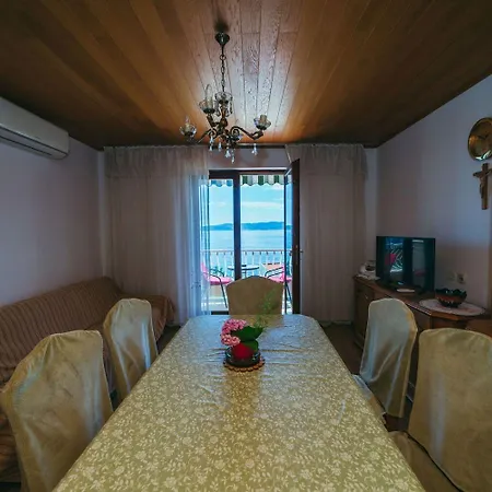 Lovre - Close To The Sea Apartment *