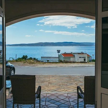 Apartment Lovre - Close To The Sea