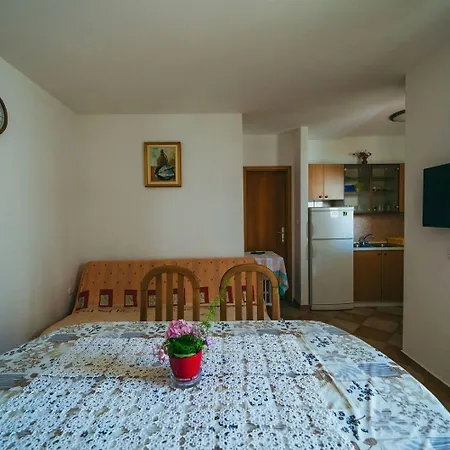 Lovre - Close To The Sea Apartment *