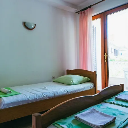Apartment Lovre - Close To The Sea *