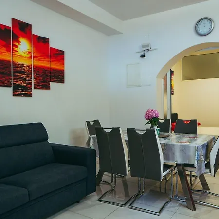 Lovre - Close To The Sea Apartment Brela