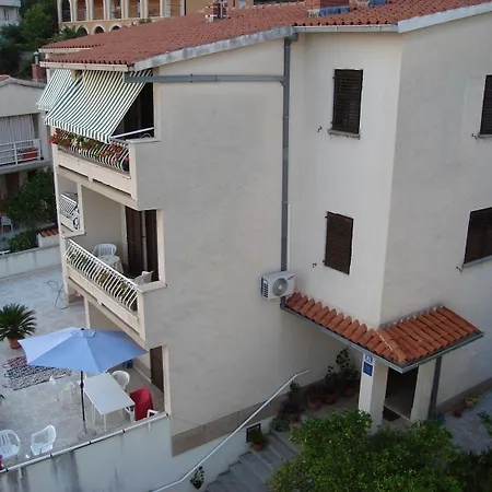 Apartment Lovre - Close To The Sea