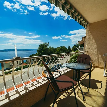 Apartment Lovre - Close To The Sea Brela
